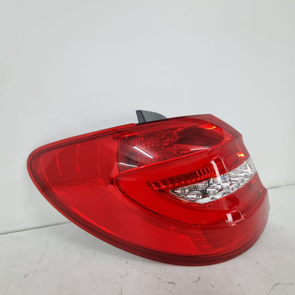 Lanterna Tras Esq Mercedes-Benz Classe B 2012/2018