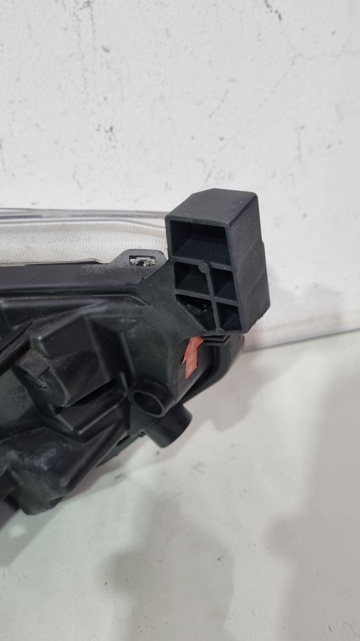 Farol Dianteiro Esquerdo Nissan Kicks 2017/2021 Usado
