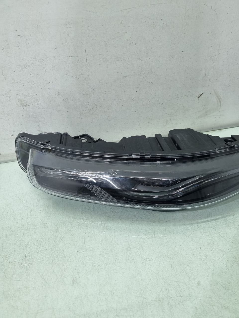 Farol Superior Esquerdo Fiat Toro 2022/2025 Usado