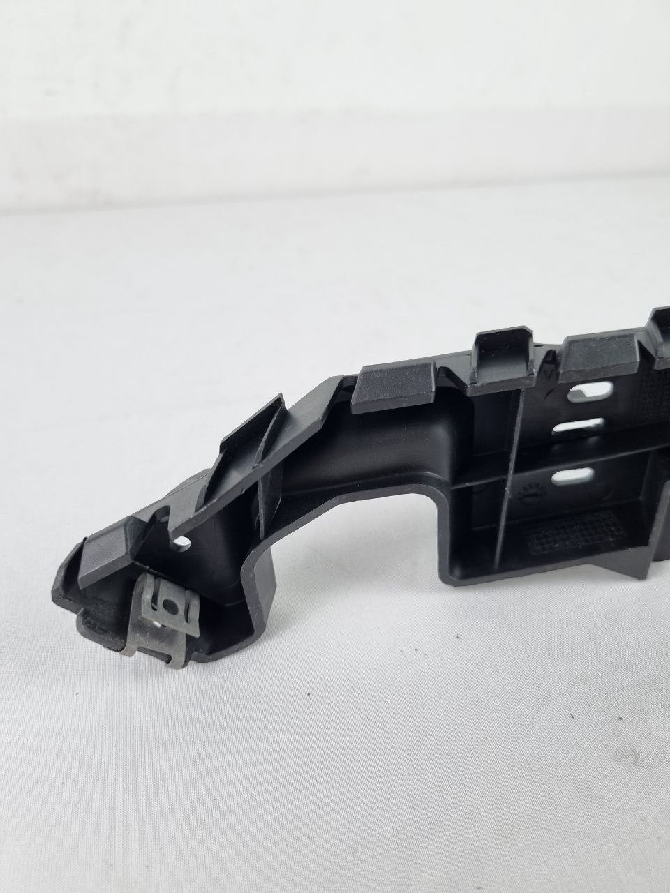 Suporte Guia Para-choque Diant Dir Chevrolet Celta 2007/2016