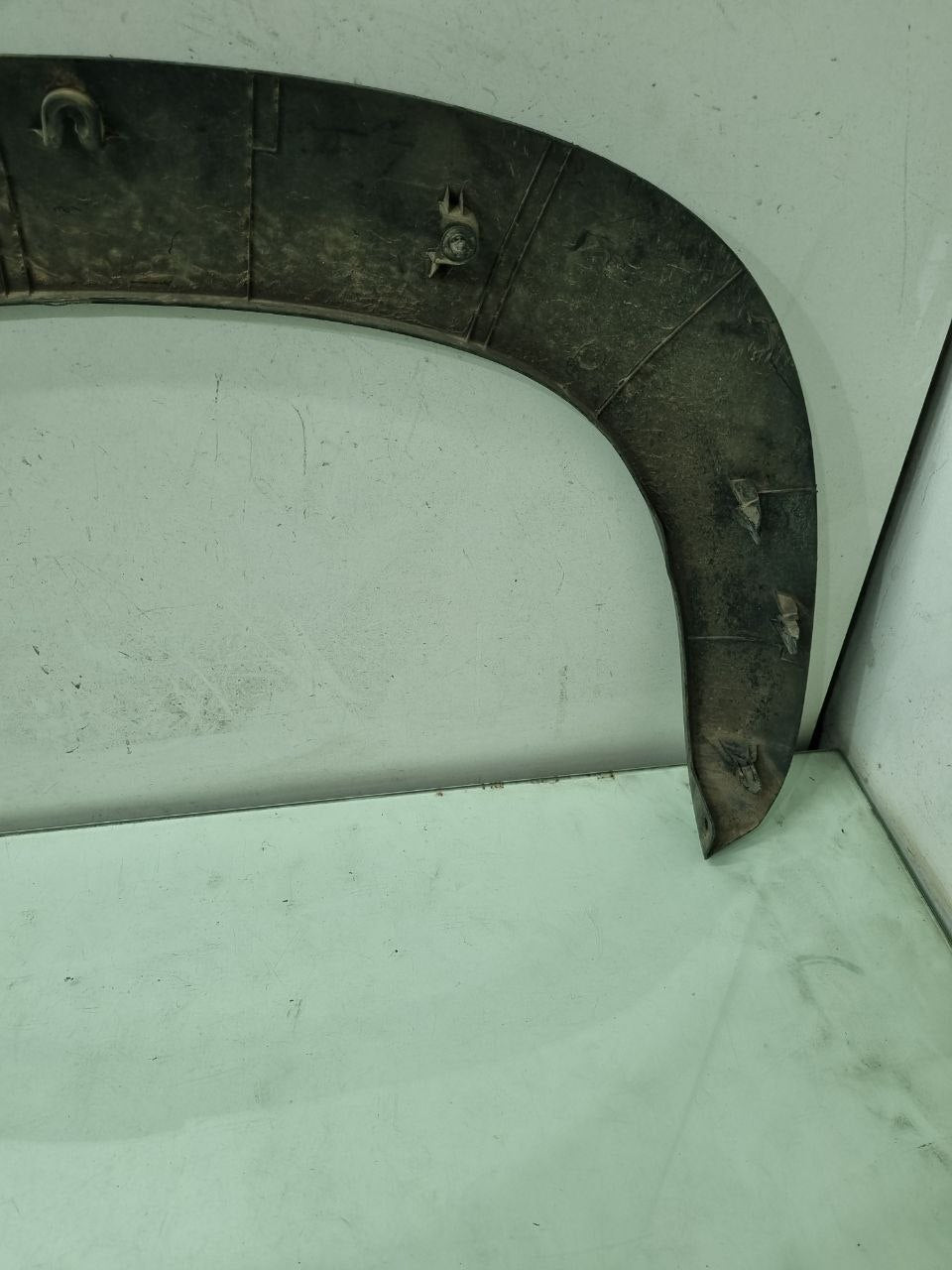 Moldura Passagem de Roda Traseira Esquerda Renault Kwid 2017/2024 Usado