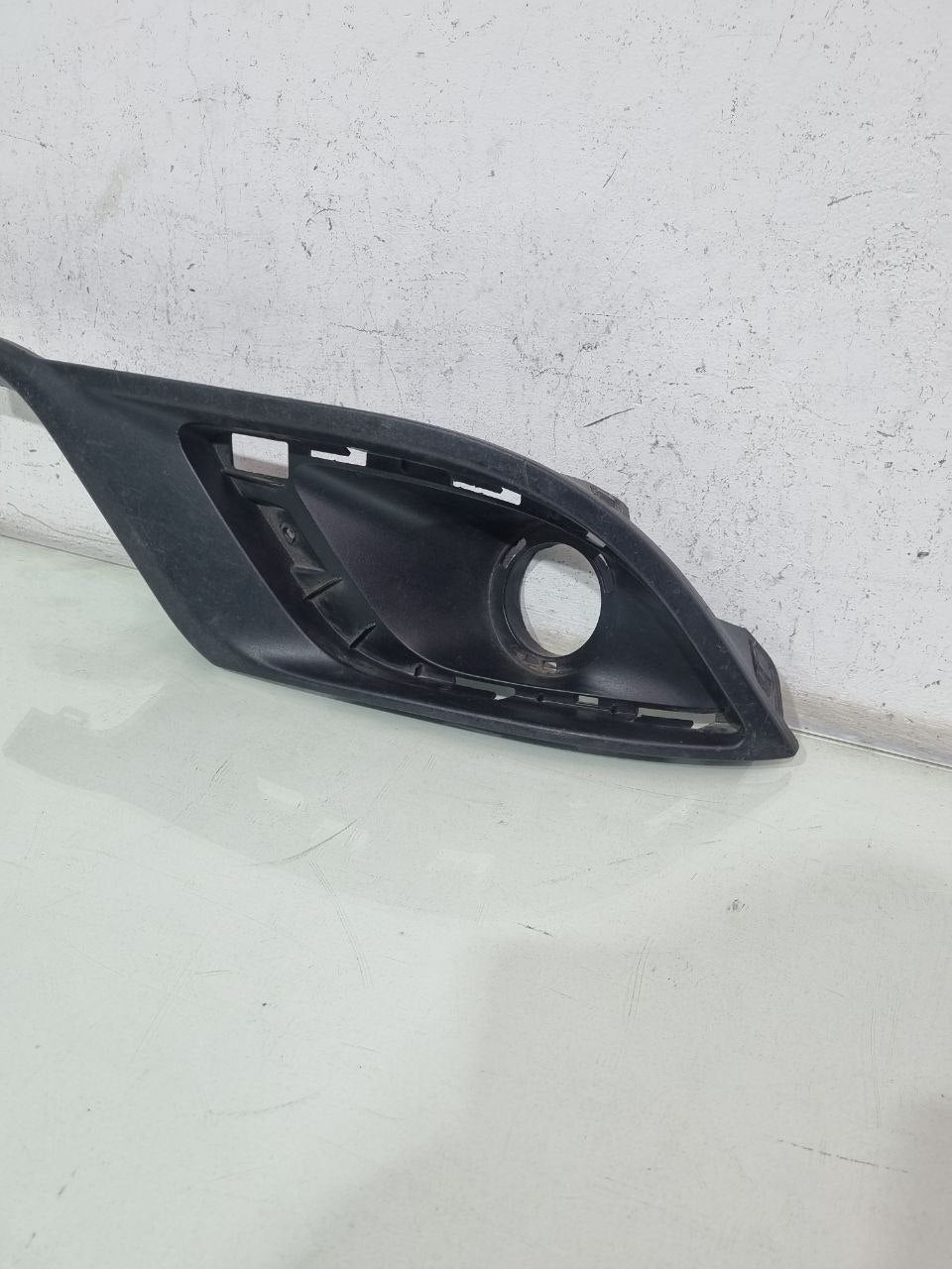 Moldura Farol de Milha Esquerda Dodge Durango 2014/2017 Usado