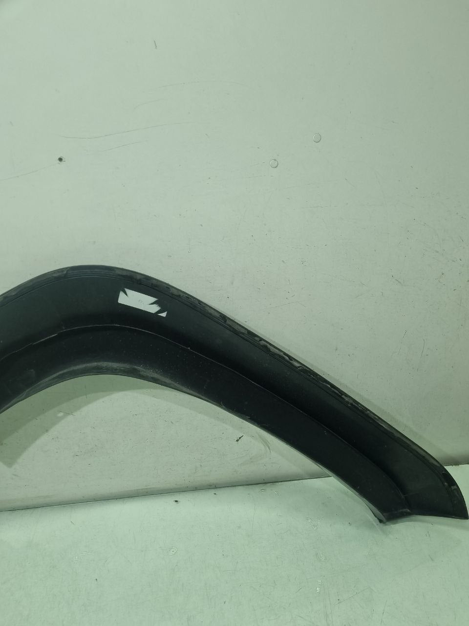 Moldura Paralama Traseiro Esquerdo Volkswagen Amarok 2010/2022 Usado
