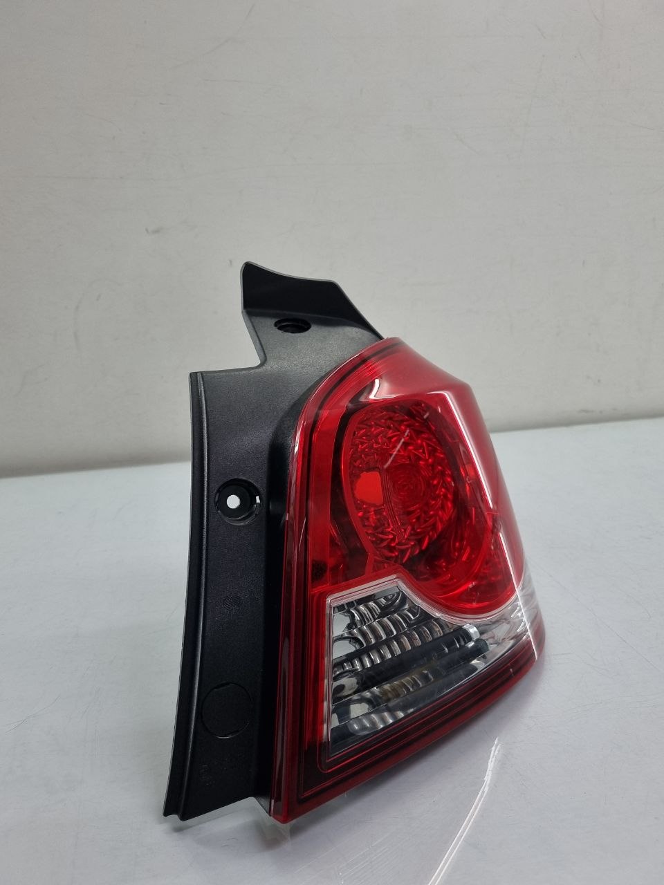 LANTERNA DIREITA CRUZE 2011/2015 HATCH ORIGINAL