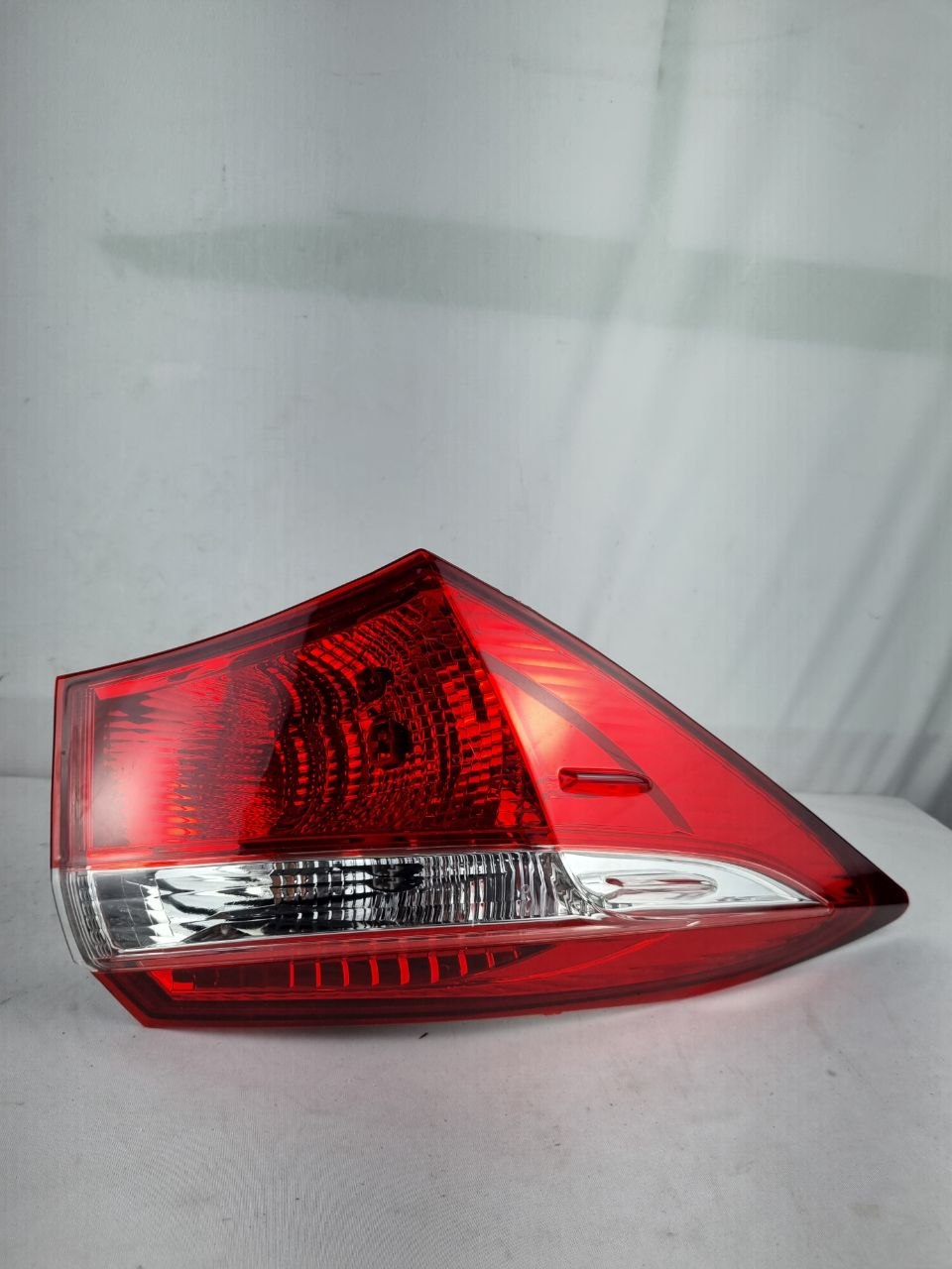 lanterna traseira esquerda (lateral/canto) para o Toyota
