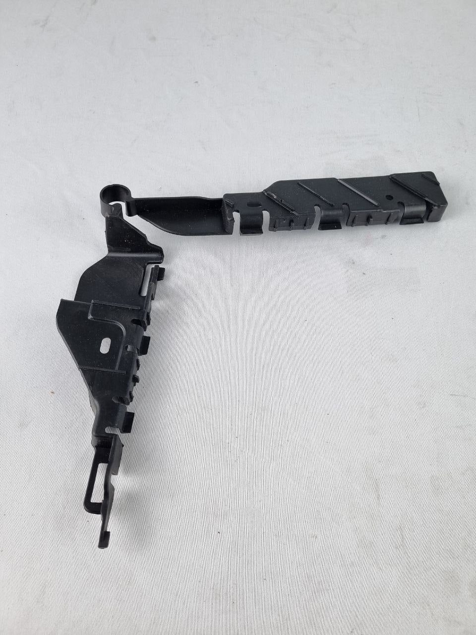 Guia Parachoque Tras Dir Ford Fiesta Sedan 2010/2014