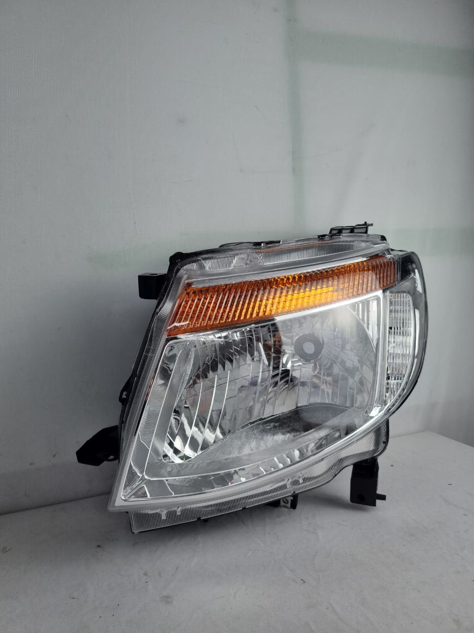 farol principal esquerdo cromado com regulagem manual para