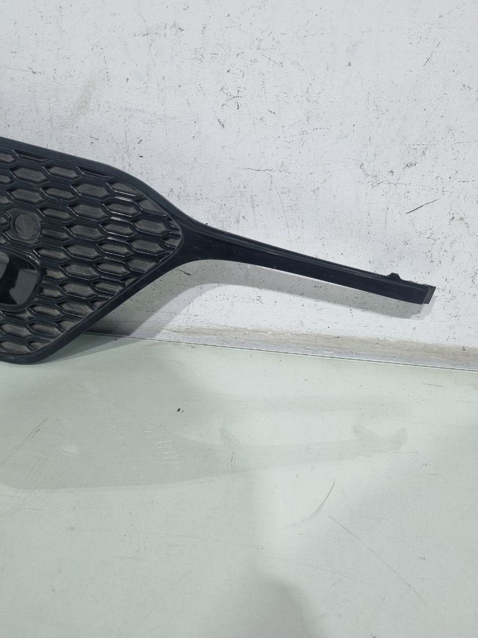 Moldura Cibié Dianteira Direita Toyota Hilux SW4 2022/2023 Usado