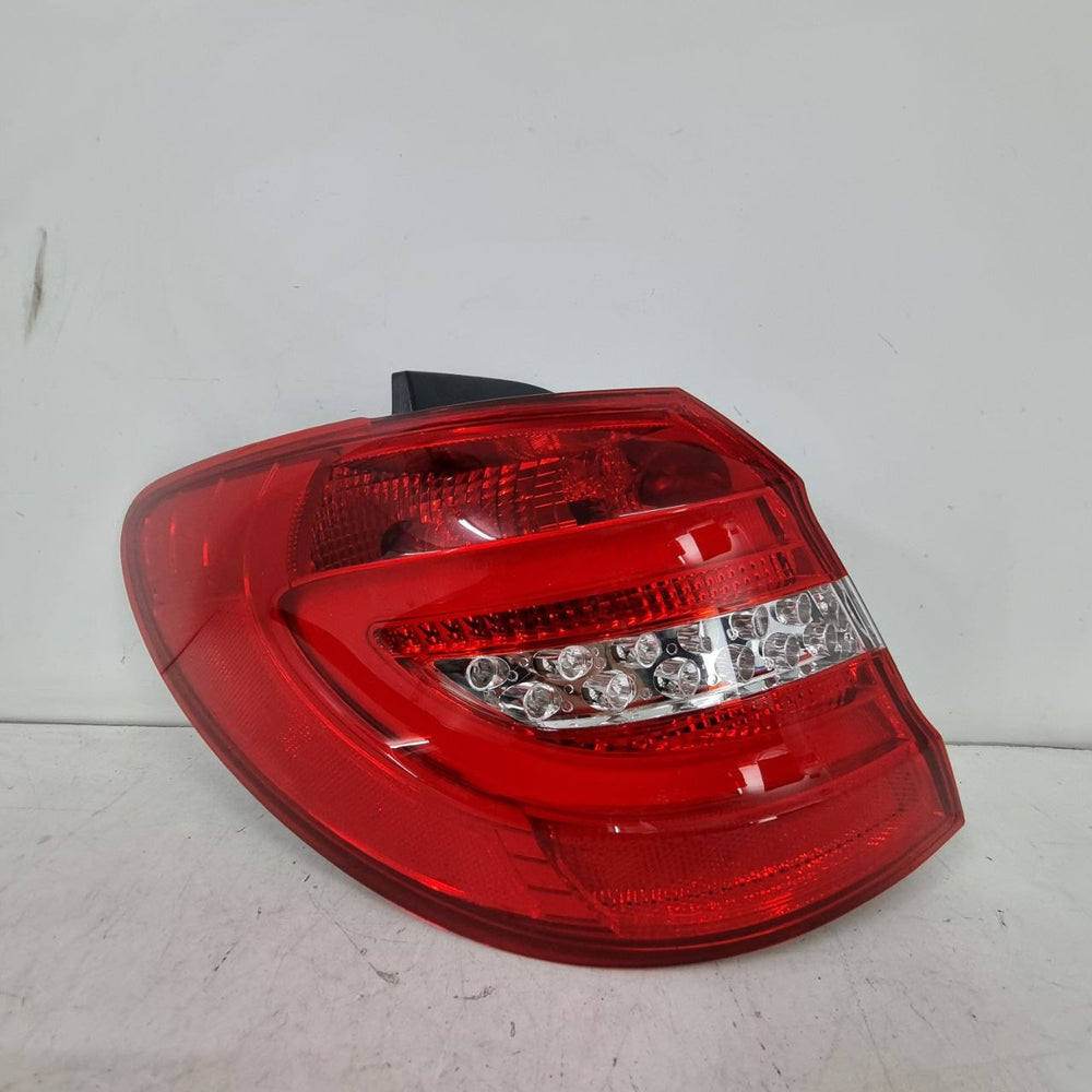 Lanterna Tras Esq Mercedes-Benz Classe B 2012/2018