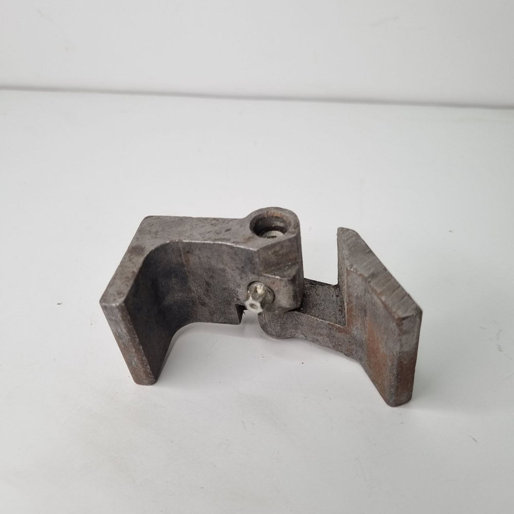 Dobradiça Porta Traseira Esquerda VW Gol 1993/2012 Usada