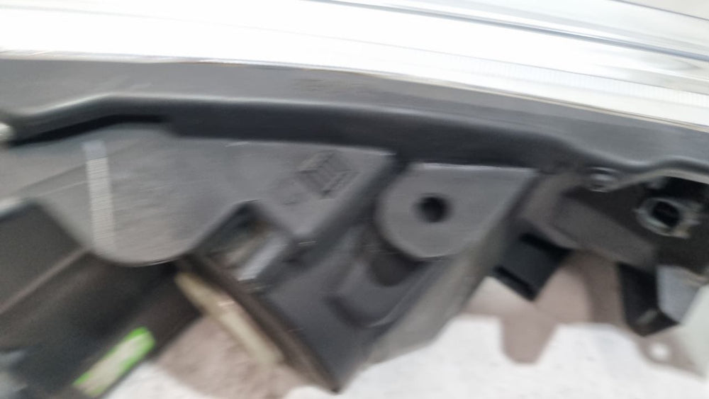 Farol Diant Esq Toyota Yaris 2018/2023