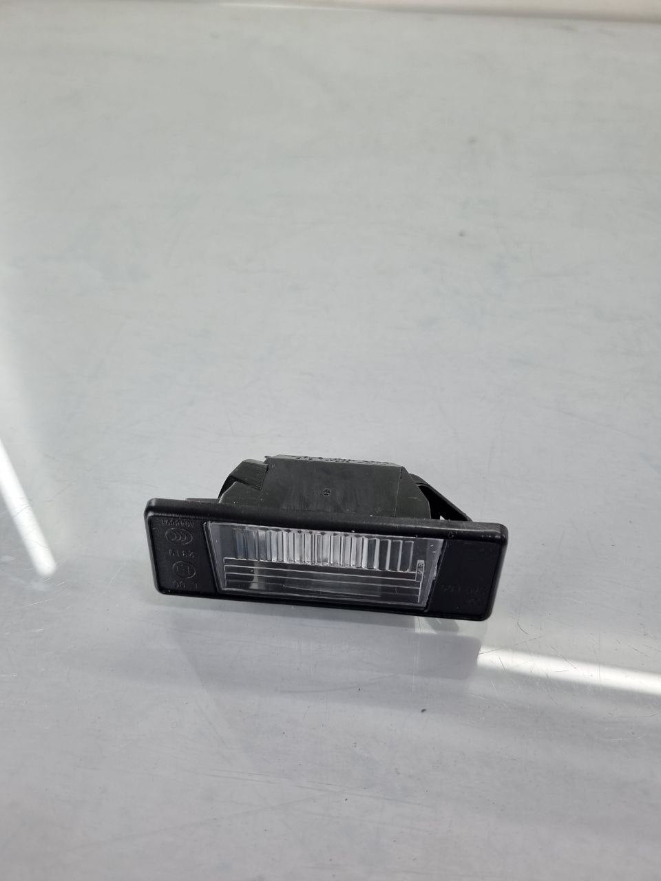 Lanterna Luz de Placa Nissan Versa/Kicks 2012/2024 Nova