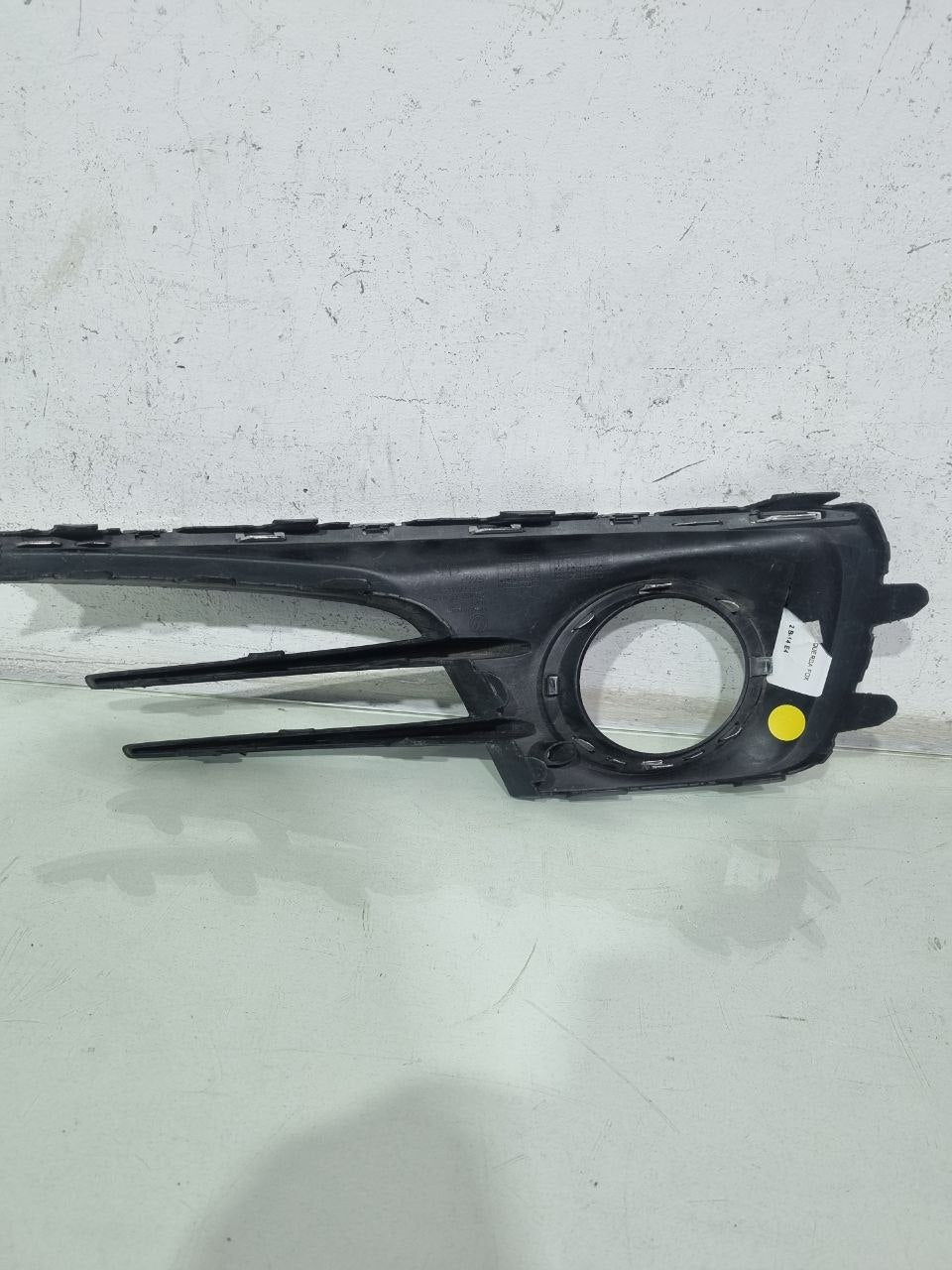 Moldura Farol de Milha Esquerda VW Fox 2015/2020 Usado