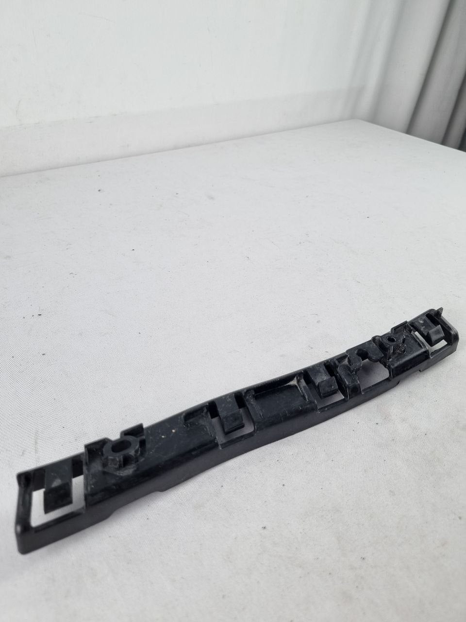 Suporte Guia Para-choque Tras Esq Fiat Palio 2012/2020