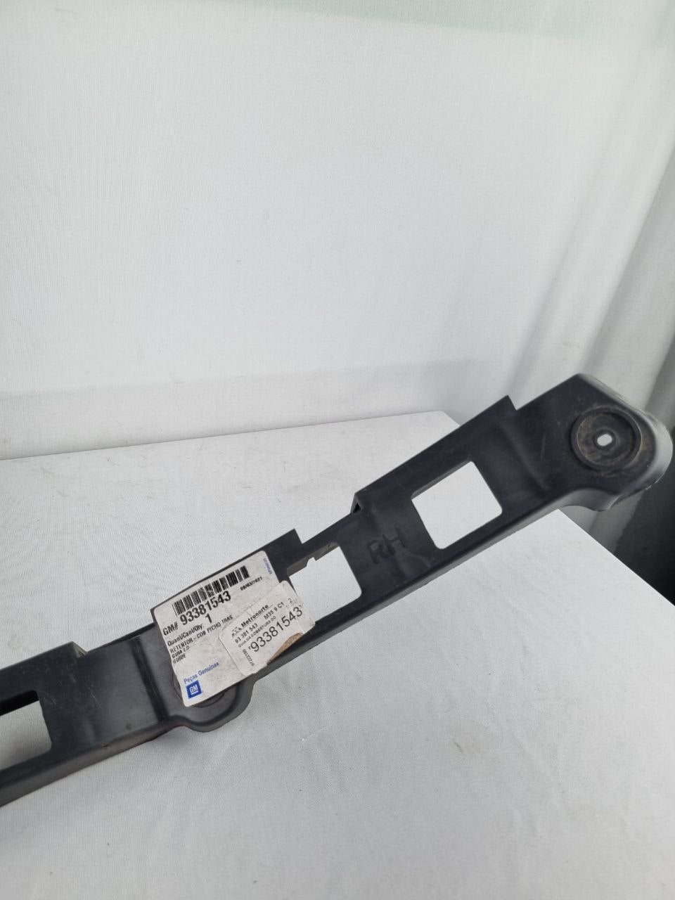 Suporte Guia Para-choque Tras Dir Chevrolet Prisma 2006/2012