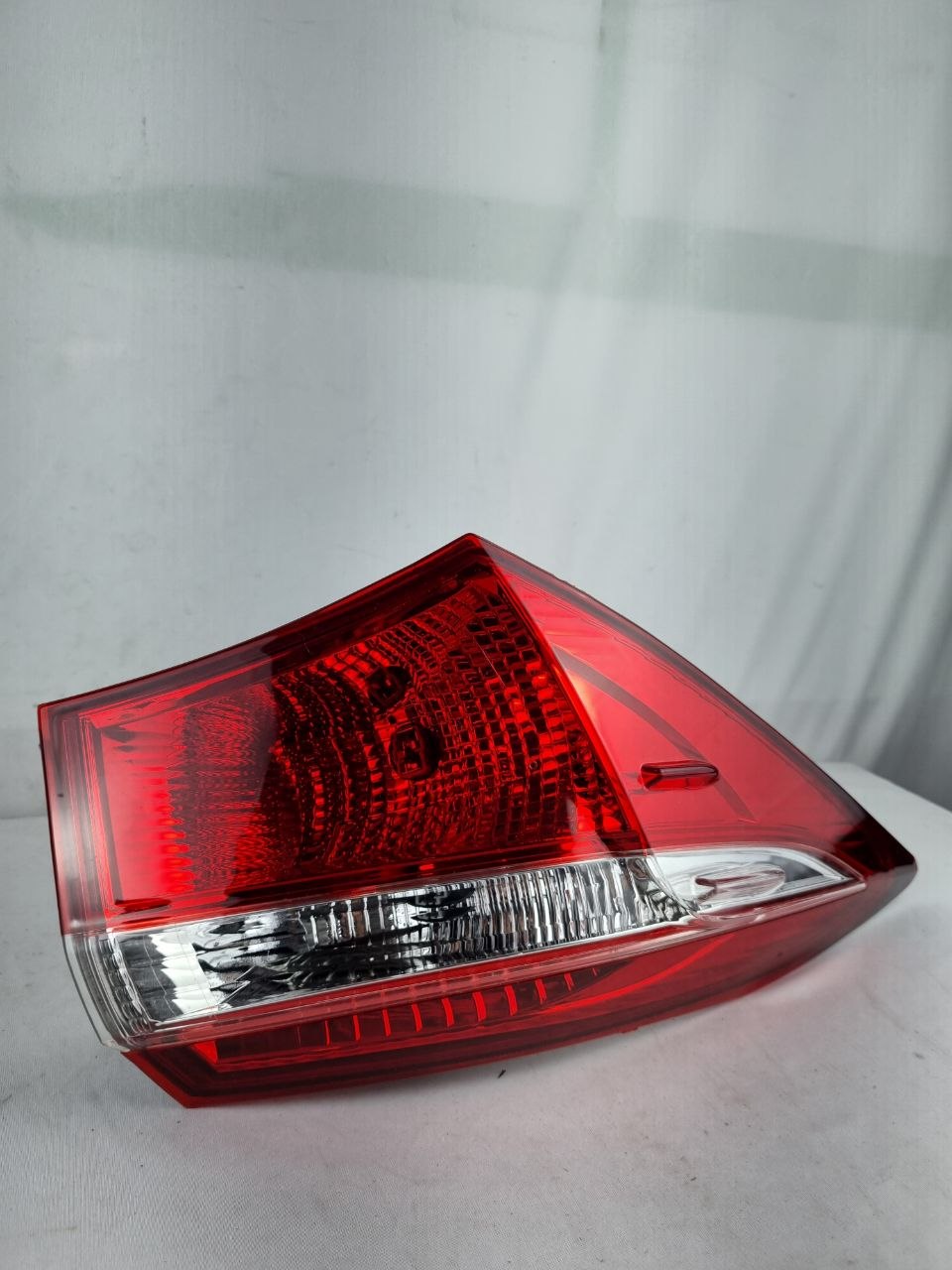 lanterna traseira esquerda (lateral/canto) para o Toyota