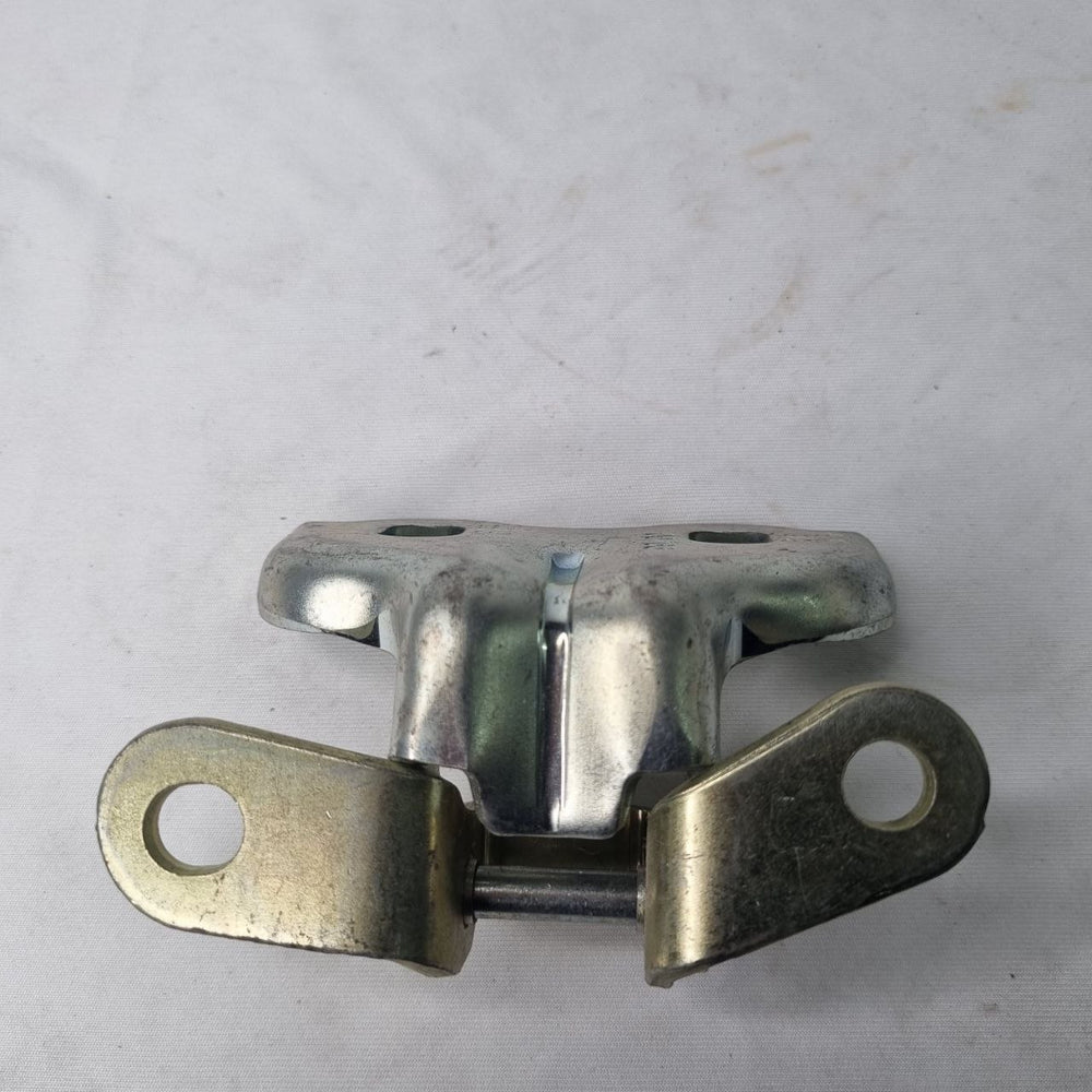 Dobradiça Inferior Porta Traseira Direita Chevrolet Cobalt 2012/2020 Usada