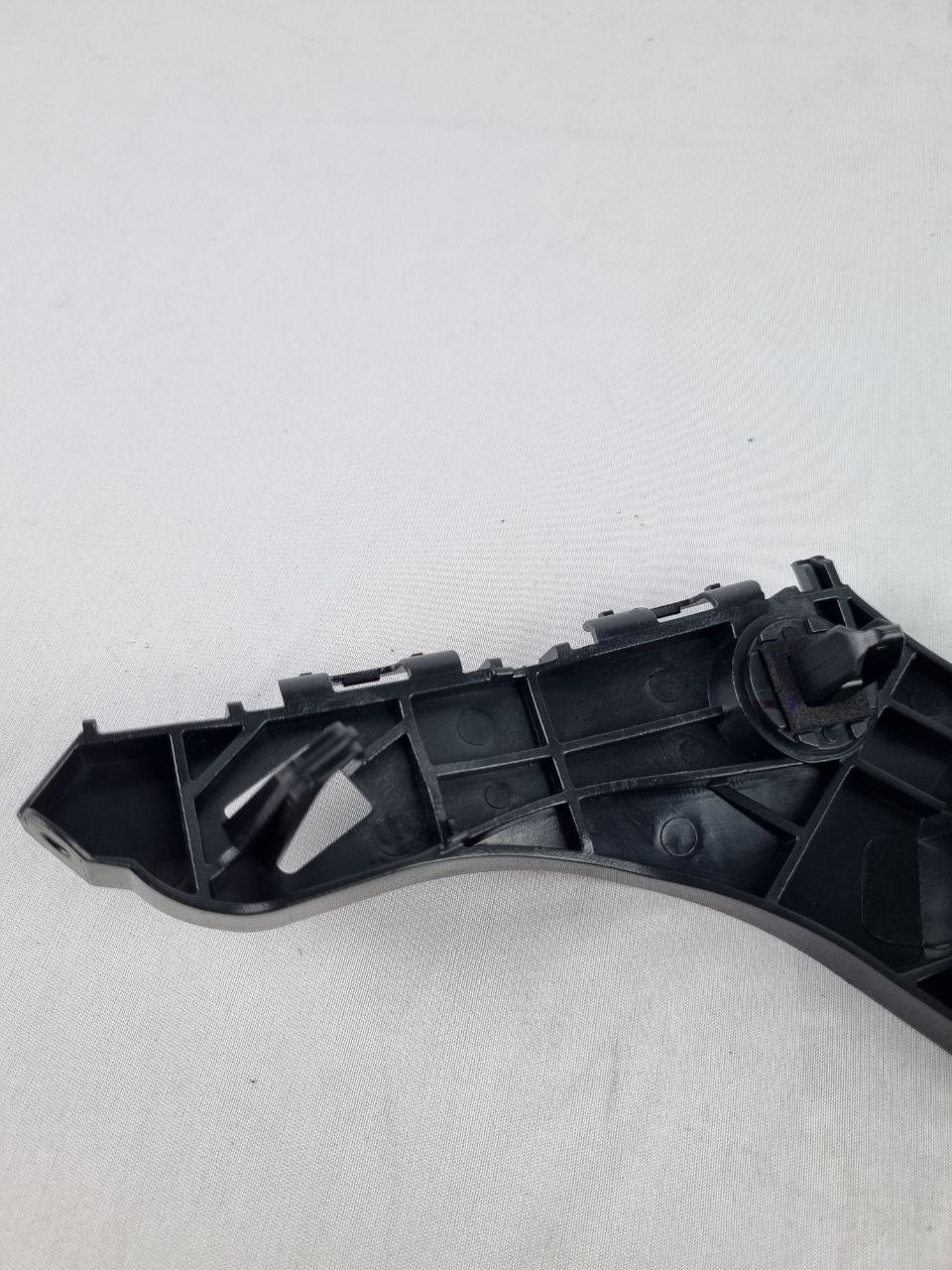 Suporte Guia Para-choque Tras Dir Toyota Etios Hatch 2012/2021