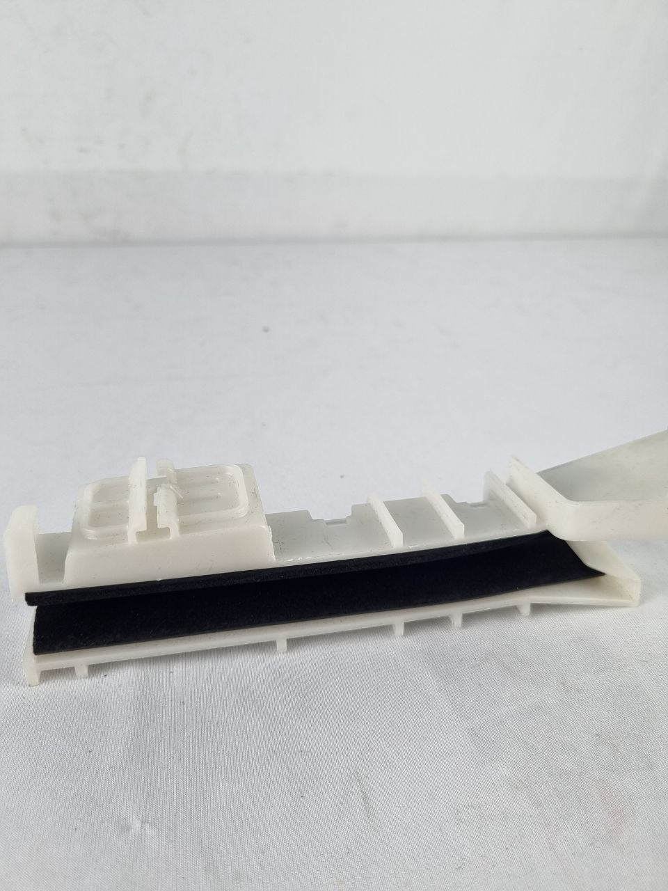 Guia Canaleta Vidro Porta Toyota Hilux SW4 2016/2021