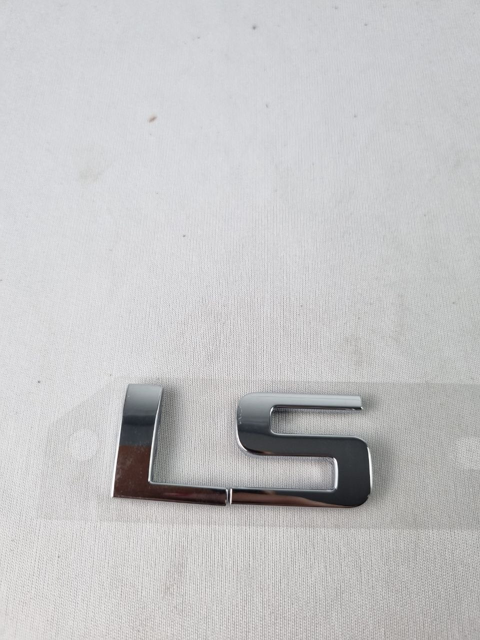 Emblema LS Chevrolet Celta/Onix/Cobalt/Montana/Prisma/S10
