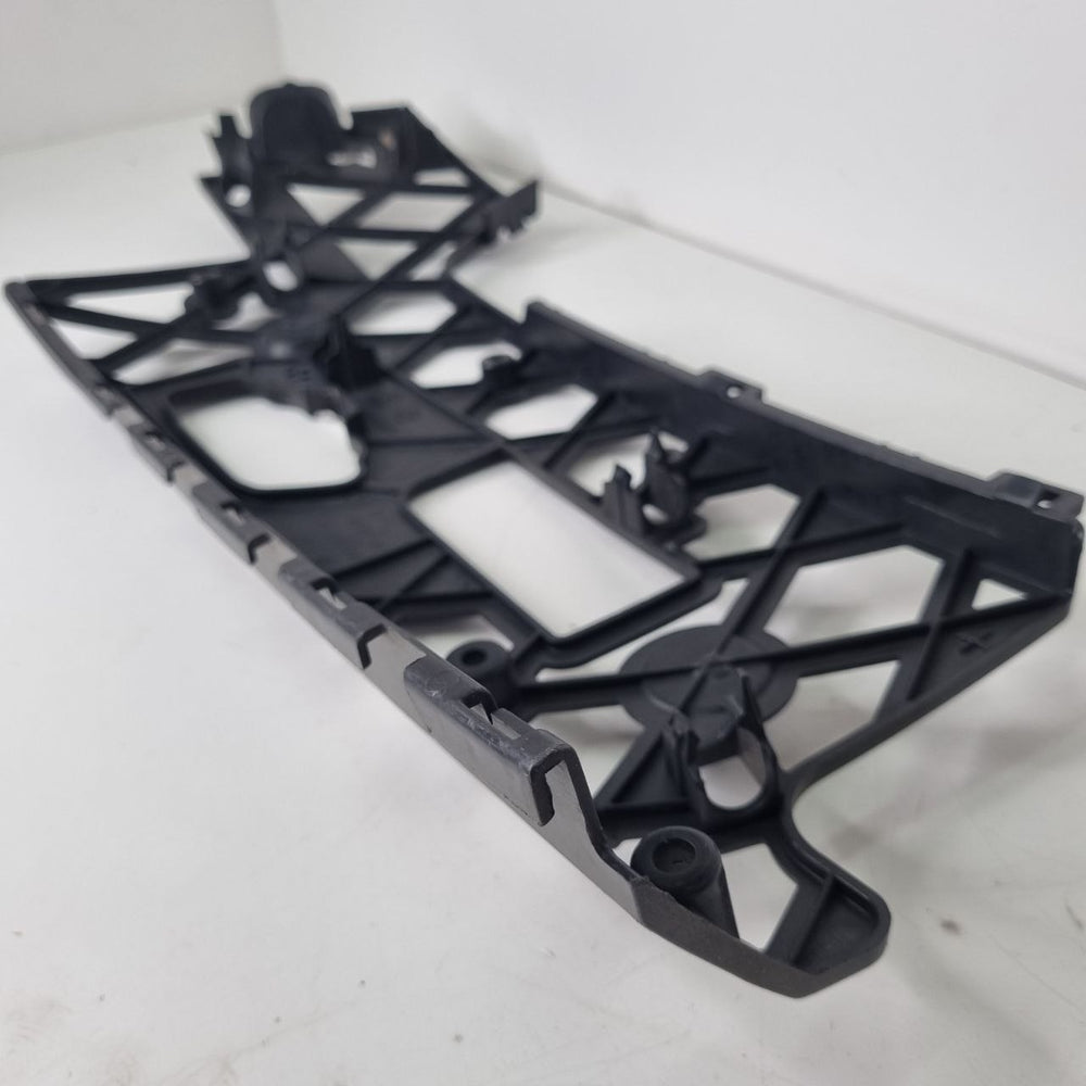 Guia de Parachoque Dianteiro Direito VW Passat 2011/2015 Usado