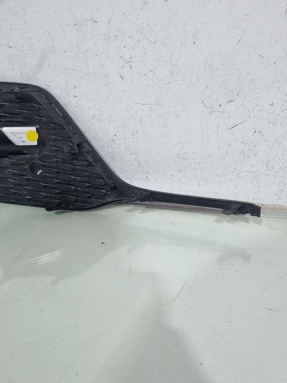 Moldura Cibié Dianteira Direita Toyota Hilux SW4 2022/2023 Usado