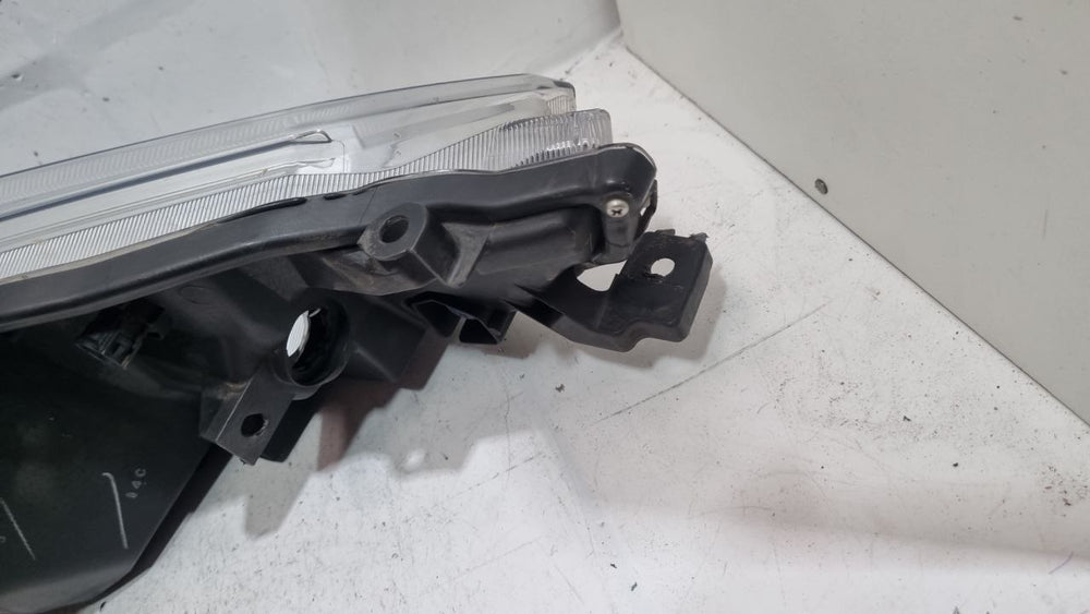 Farol Diant Esq Toyota Yaris 2018/2023