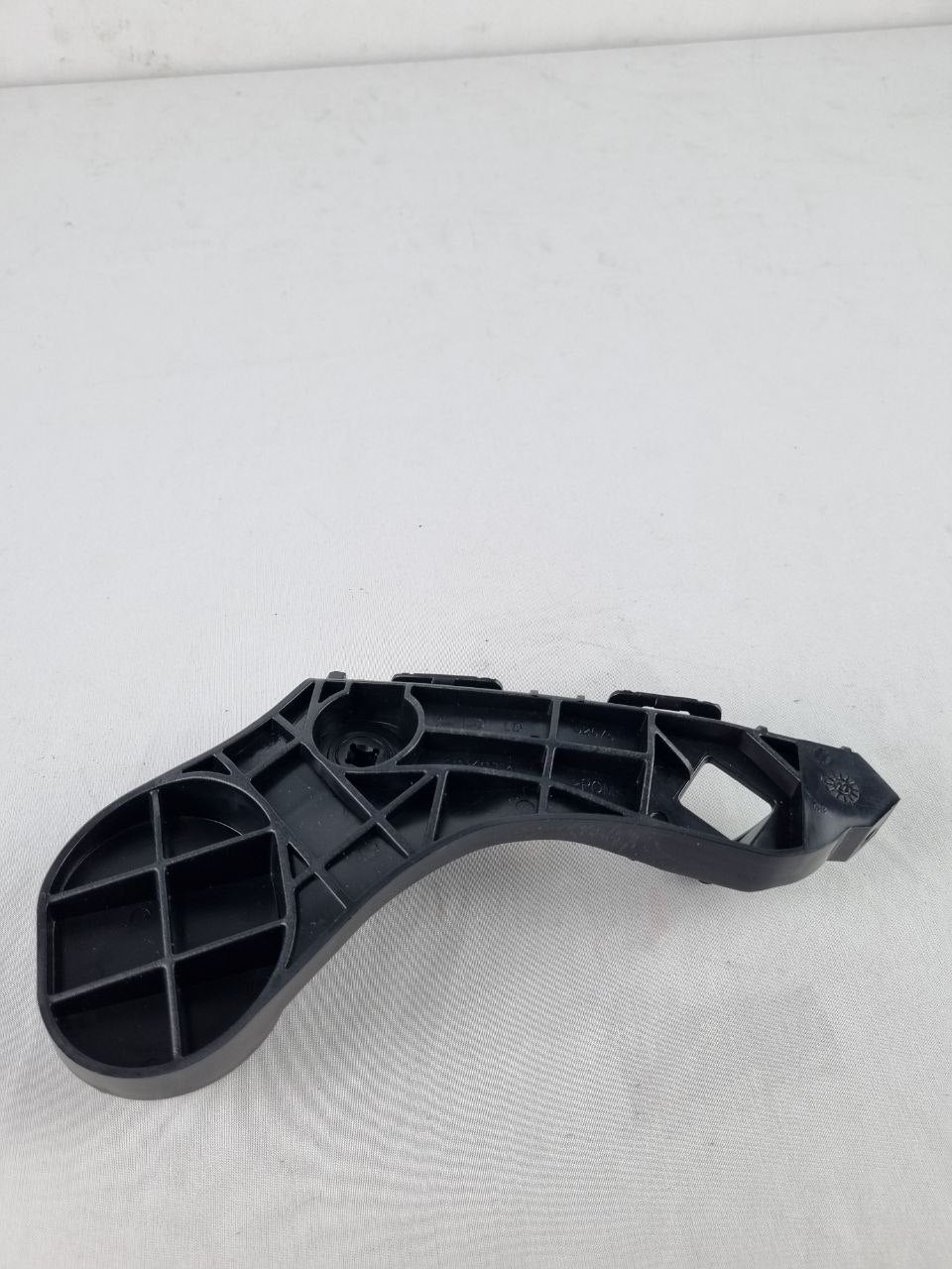 Suporte Guia Para-choque Tras Dir Toyota Etios Hatch 2012/2021
