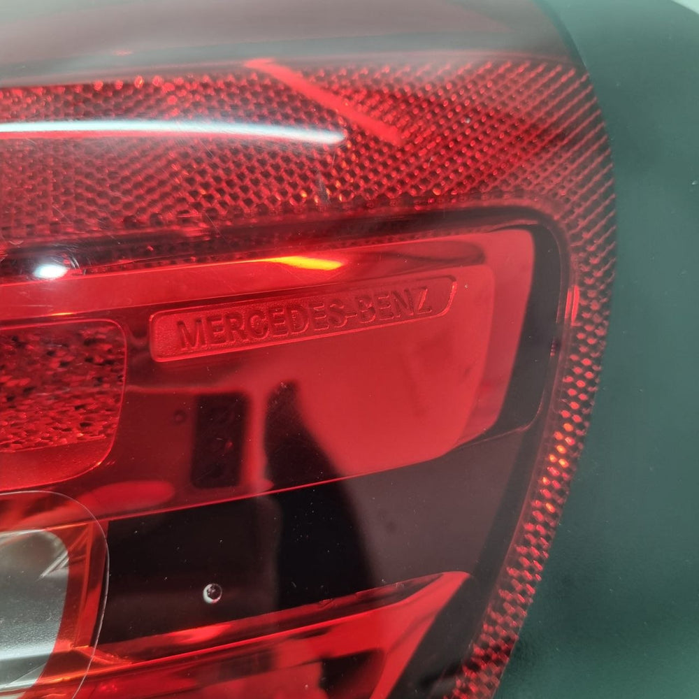 Lanterna direita Mercedes GLA 250 Modelo 2017/2020