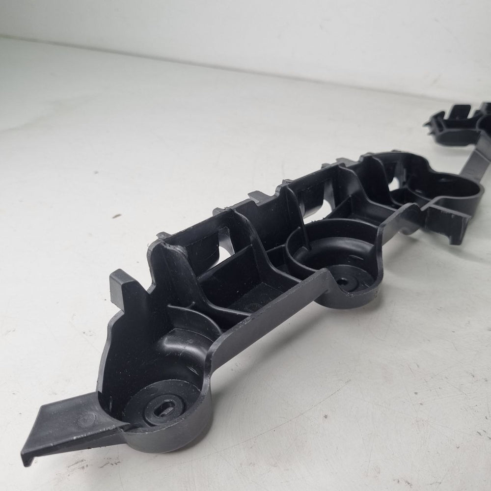 Guia Para-choque Diant Dir com Sensores Chevrolet Onix 2013/2019