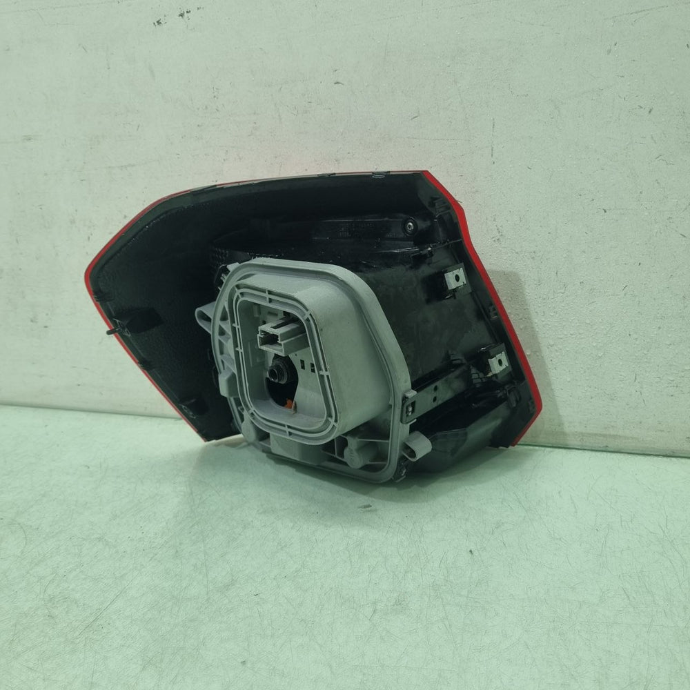 Lanterna direita Volkswagen Gol G7 2017/2022