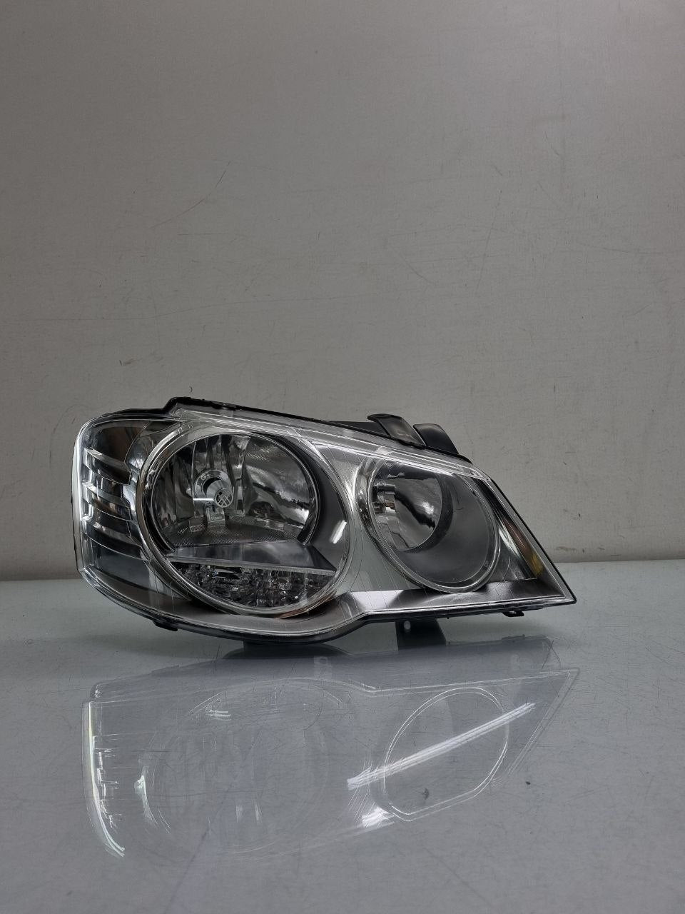Farol Direito Golf 2008/2013 Cromado