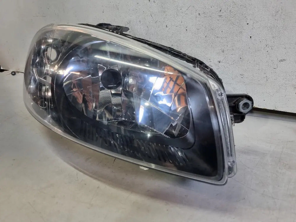 Farol Mascara Negra Direito Fiat Strada Working 2014/2020