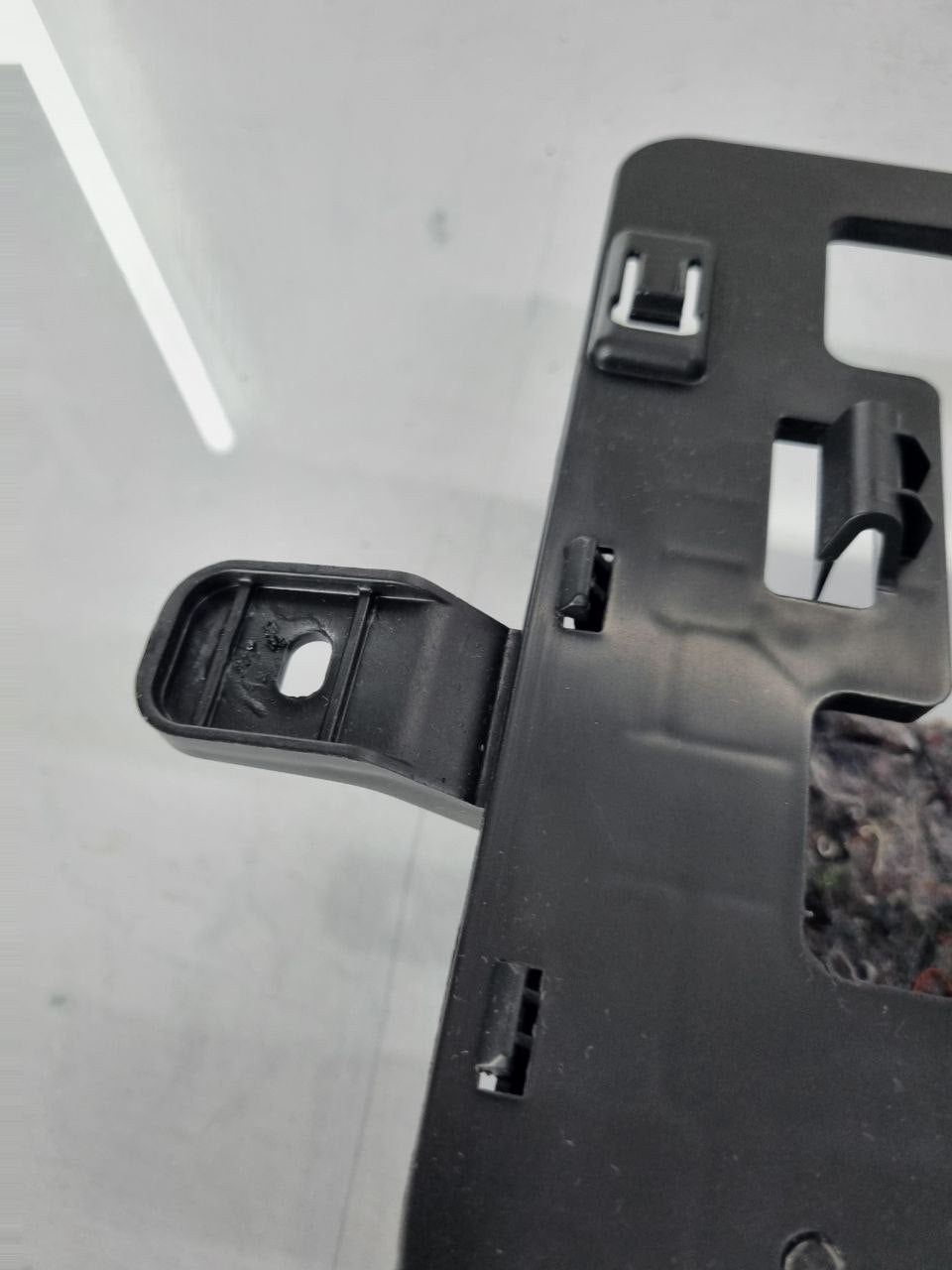 Suporte Módulo Porta-Malas Peugeot 208 2020/2024 Novo