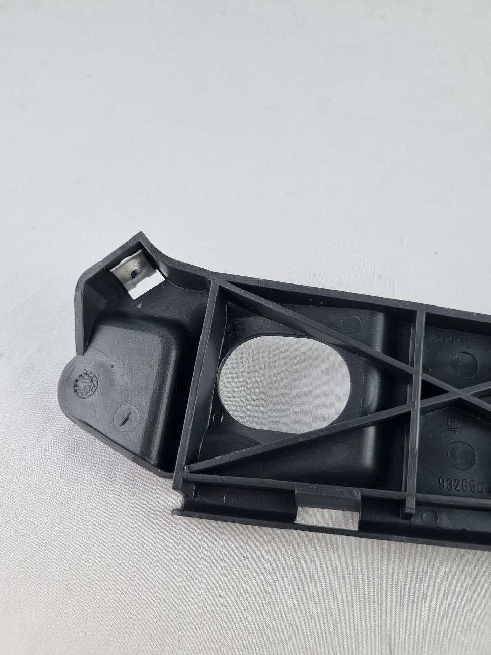 Guia Para-choque Diant Esq Chevrolet Corsa Montana 2002/2012