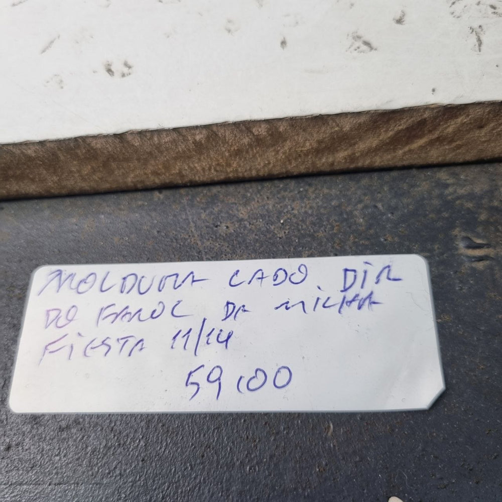 Moldura Farol de Milha Direito Ford Fiesta 2011/2014 Novo