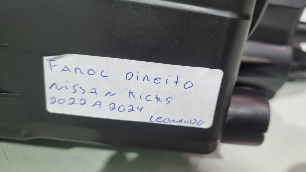 Farol Dianteiro Direito Nissan Kicks 2022/2024 Usado