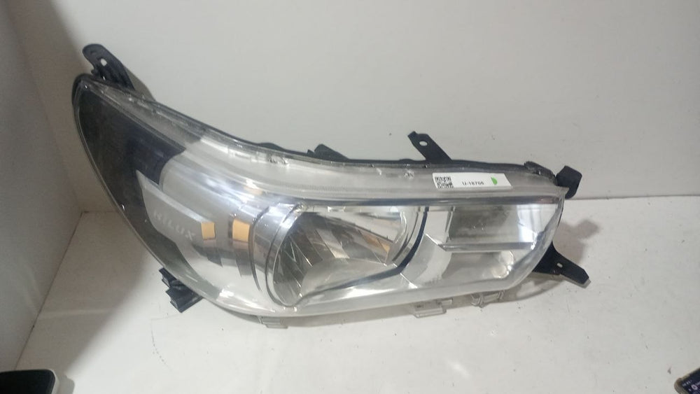 Farol lado direito Toyota hilux 2016 a 2019