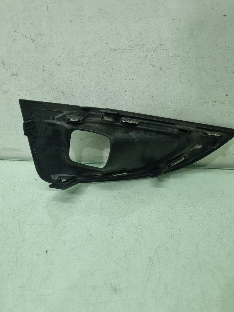 Moldura Farol de Milha Direito Peugeot 3008 2017/2020 Usado