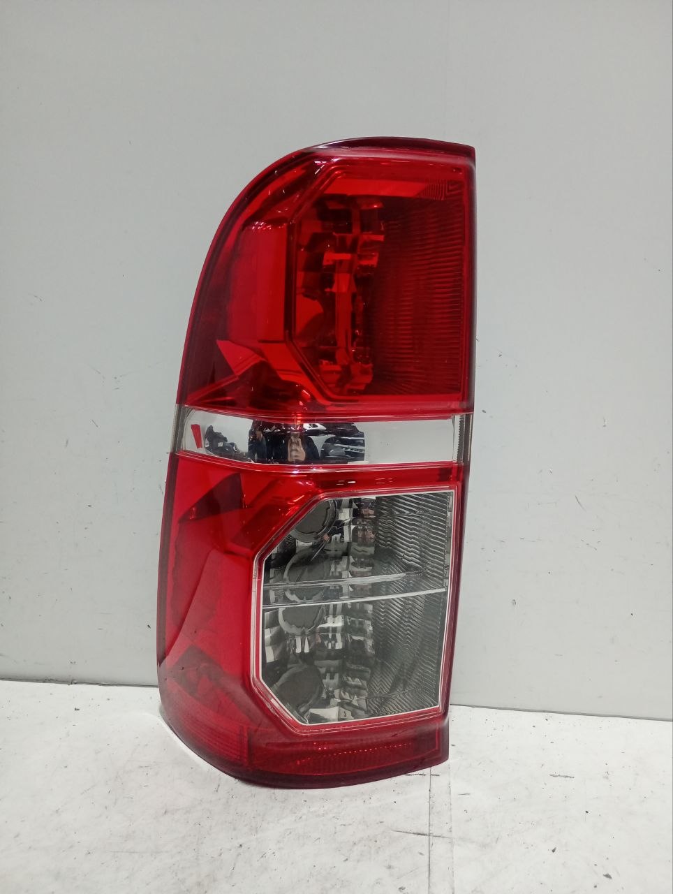 Lanterna traseira esq hilux 2012 a 2016