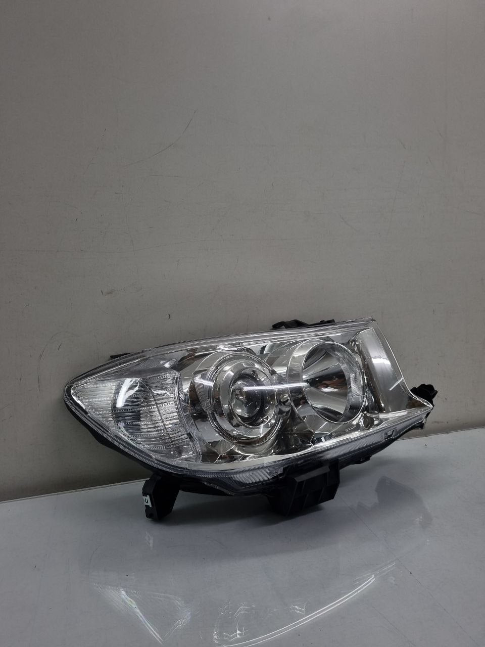FAROL DIREITO HILUX SW4 2009/ 2011 TYC