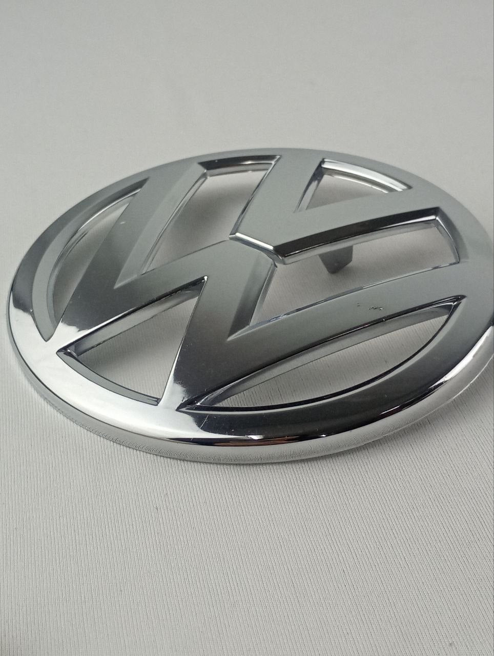 Emblema Dianteiro/Traseiro Volkswagen Gol Voyage Fox Polo Golf Bora Jetta Passat Saveiro Novo