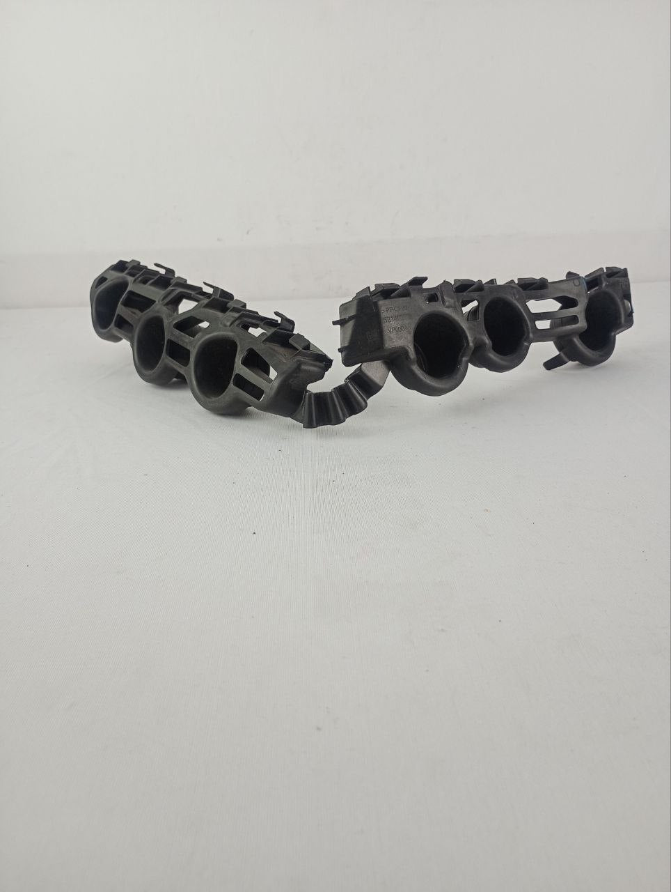 Suporte Guia Para-choque Traseiro C/ Sensor Chevrolet Onix 2017/2019 Novo