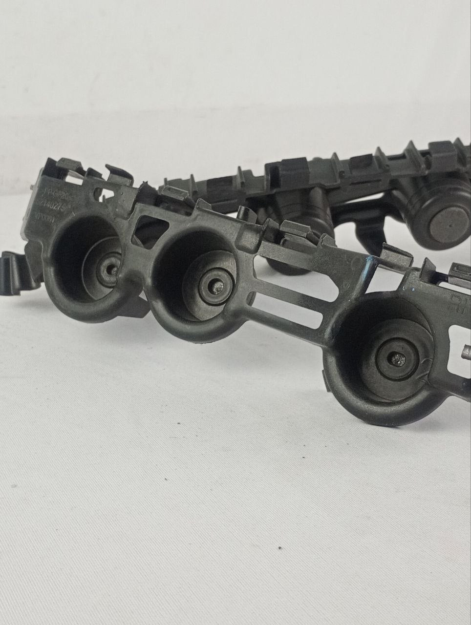 Suporte Guia Para-choque Traseiro C/ Sensor Chevrolet Onix 2017/2019 Novo