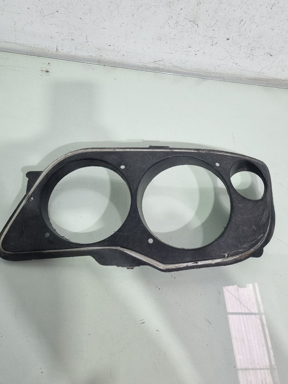 Moldura Farol Diant Esq Mercedes-Benz Atego 2013/2017