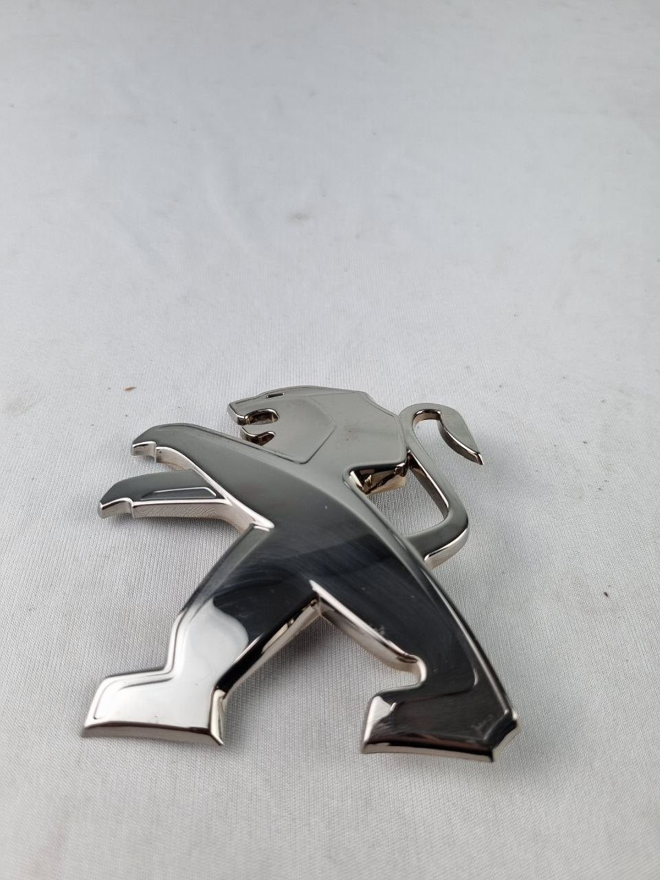 Emblema Leão Diant Peugeot 2008 2020/2023