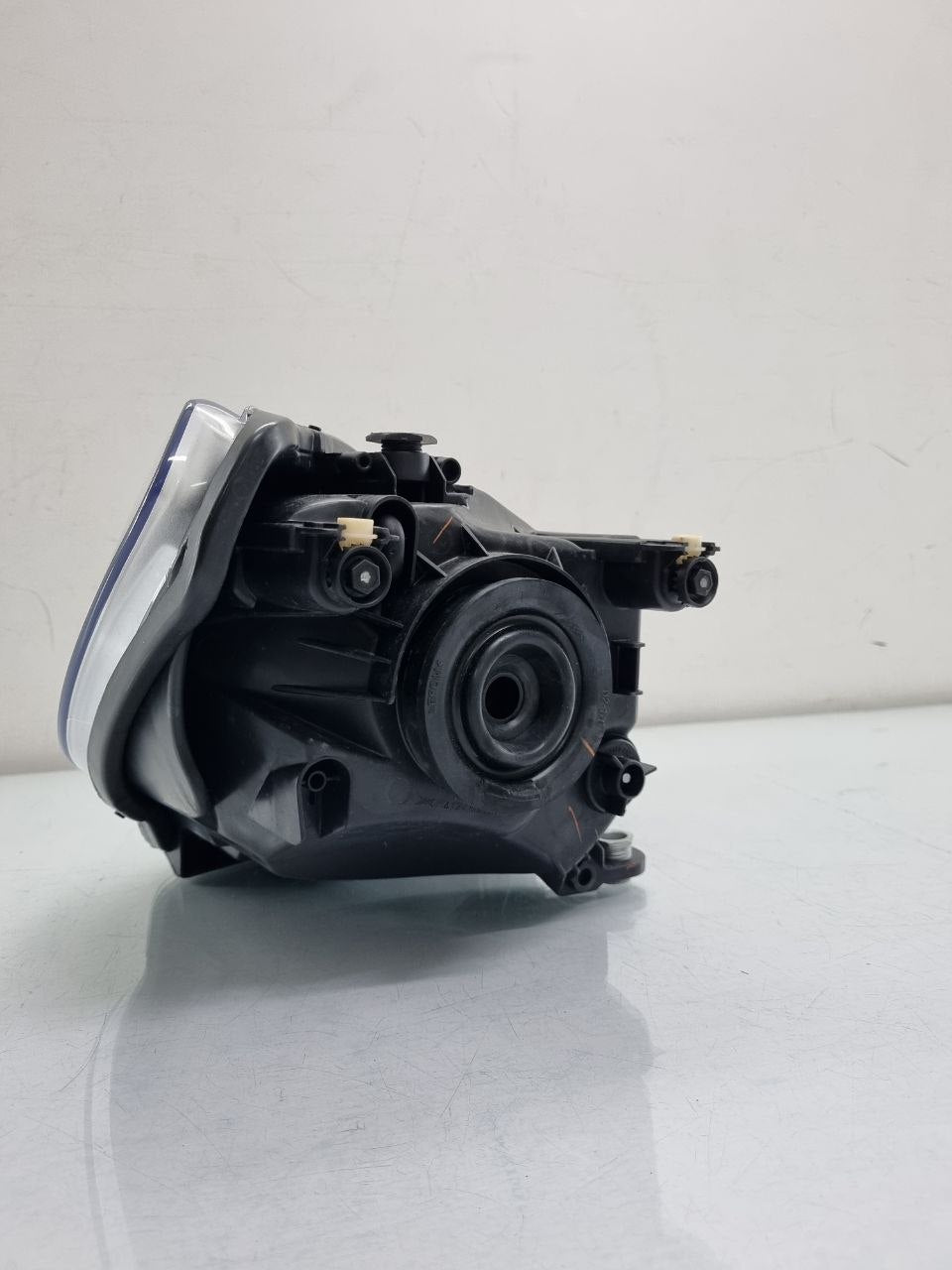 Farol Esquerdo VW UP 2014/2017  C/Masc Negra C/ Friso