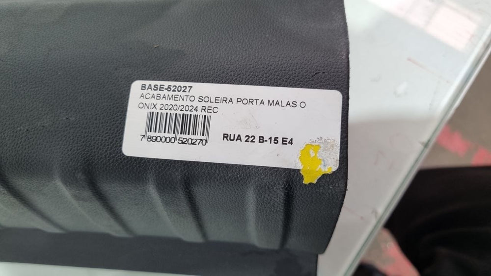 Acabamento Soleira Porta Malas Chevrolet Onix 2020/2024
