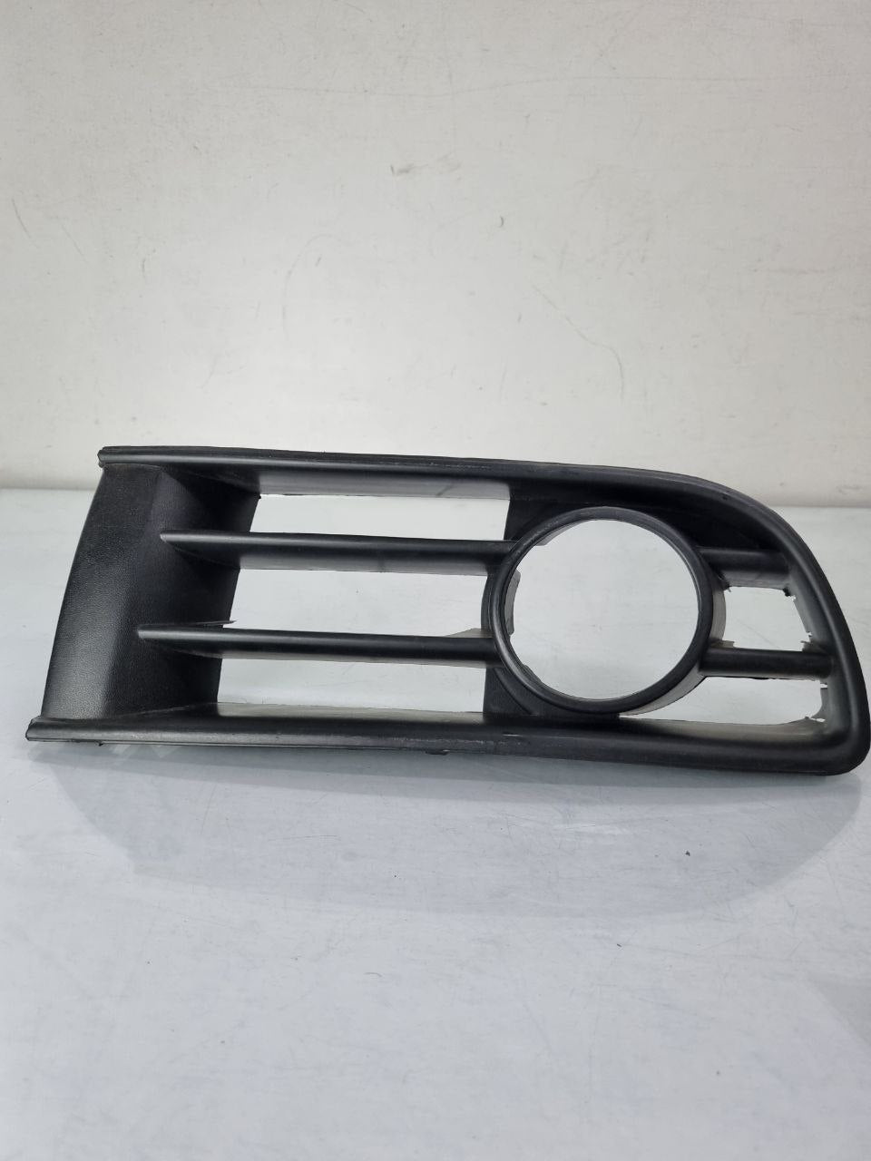 Moldura Farol de Milha Direita Volkswagen Polo 2003/2006 Nova