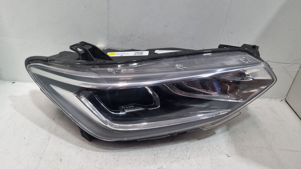Farol lado direito full léd recuperado tracker 2020 a 2024